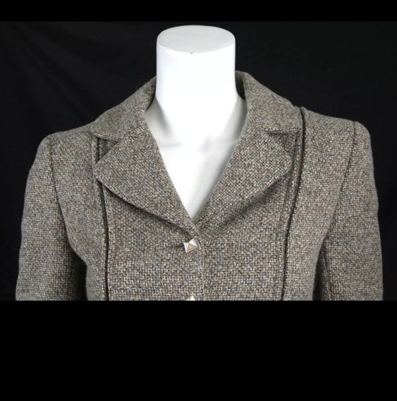 Authentic VINTAGE CHANEL WOOL SUIT - SIZE 36 🔥 - Picture 2 of 16